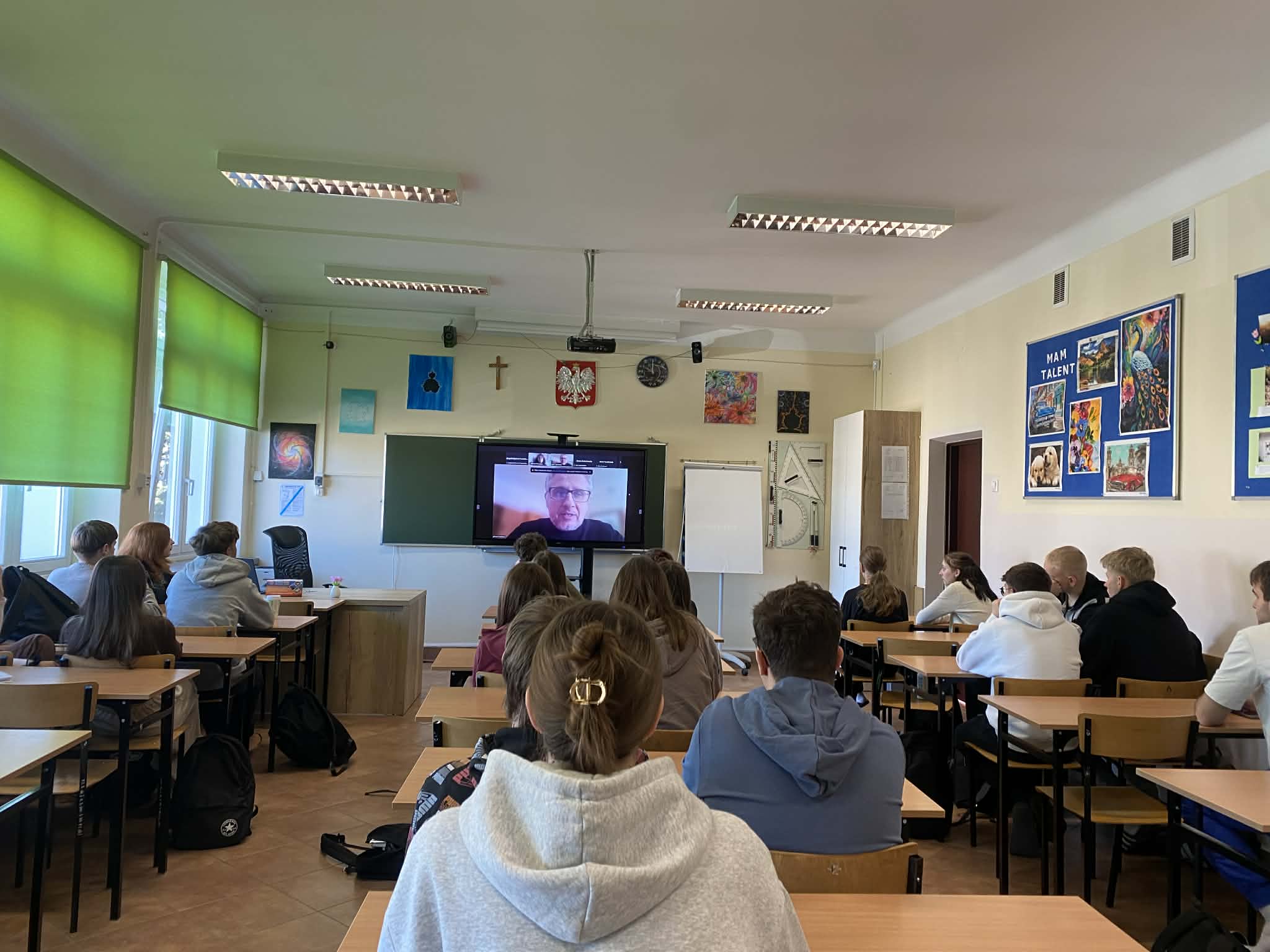 Klasy 1 LO i 4 TR uczestniczyły w wykładzie online pt. „Miasto kontrastów. Przestrzeń i życie codzienne w Lagos\"